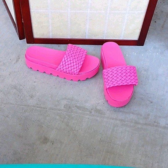 Vegan Platform Sandals - Picture 7 of 11